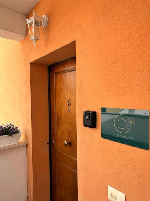 Casa Vacanza Elislor Apartments Φιουμιτσίνο Εξωτερικό φωτογραφία